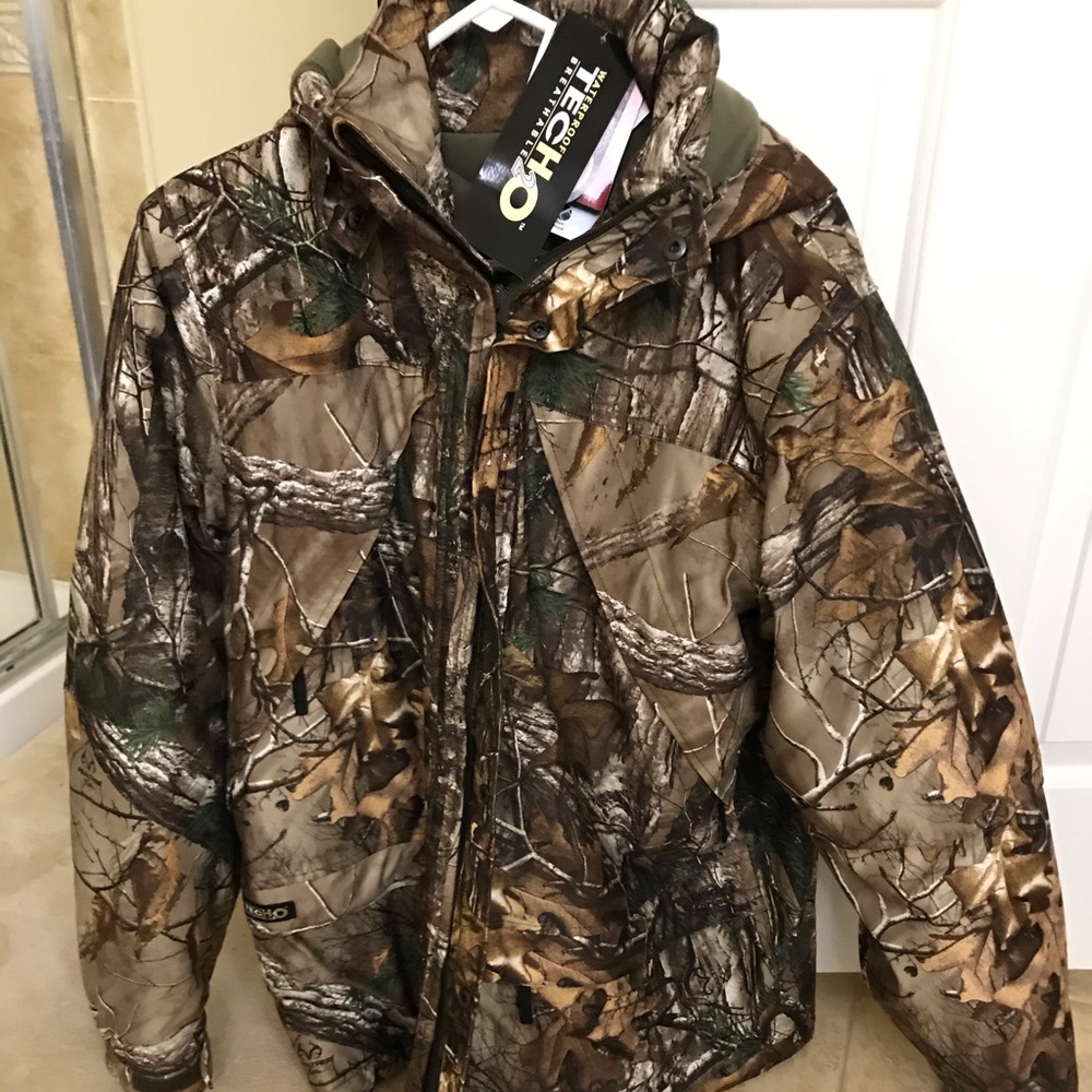 New with tags men’s 2 xl camo jacket